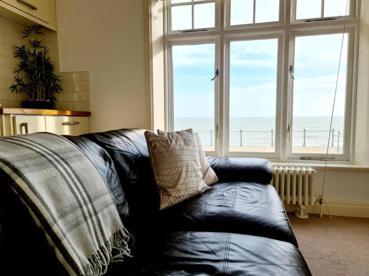 Vitamin Sea - Beachfront Apartment - Sleeps 4 Ramsgate Exterior photo